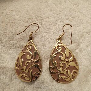 1 1/2 Inch Gold Paisley Mauve Background Tear Drop Hook Earrings